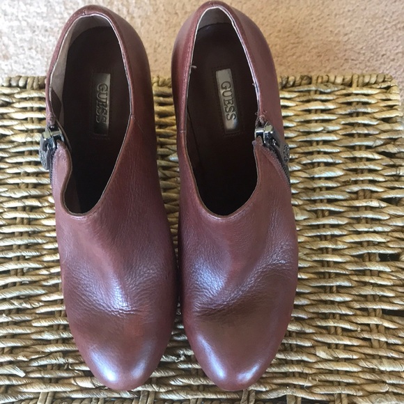 Guess Brown Platform Bootie - 8M - Picture 5 of 6
